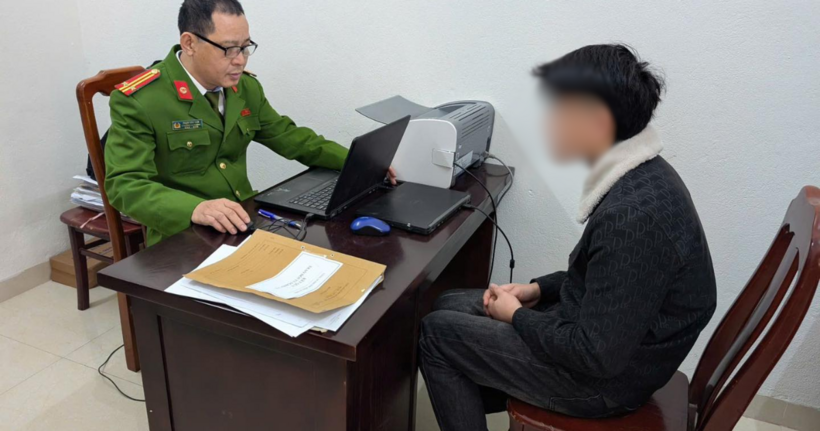 Võ Tiến M tại cơ quan công an. (Ảnh: Công an TP.Thanh Hóa)