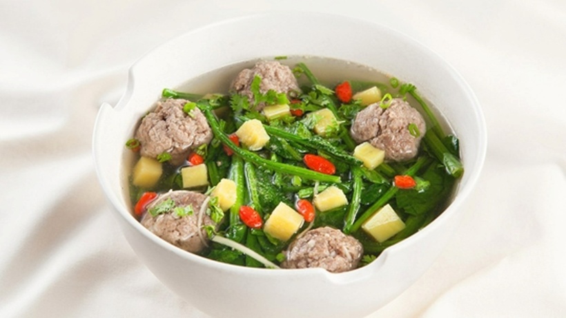 Cải bó xôi chứa nhiều chất xơ, giúp cải thiện chức năng tiêu hóa và giảm tải cho gan.