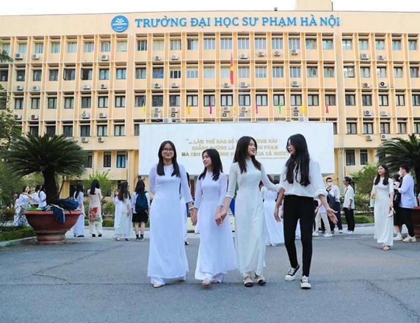 Nếu bạn không giỏi tiếng Anh, các nhóm ngành Sư phạm như Giáo dục Tiểu học, Ngữ văn, Lịch sử, Sinh học, Hóa học... là những lựa chọn đáng cân nhắc. Ảnh minh họa.