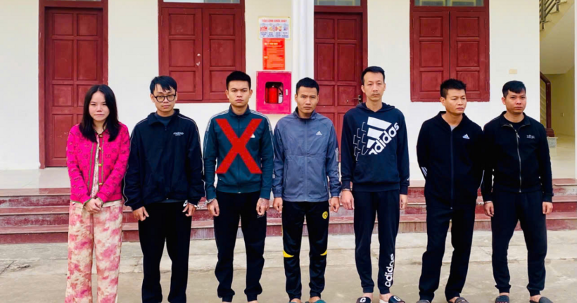 Nhóm đối tượng lừa đảo bị bắt giữ.