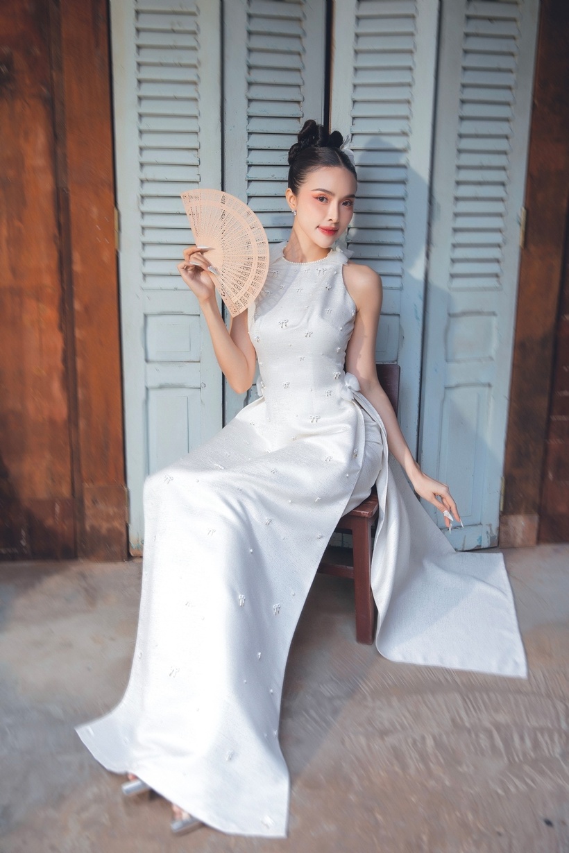 Á hậu Hạnh Nguyên đẹp kiêu sa trong BST áo dài xuân của NTK Minh Châu - 3
