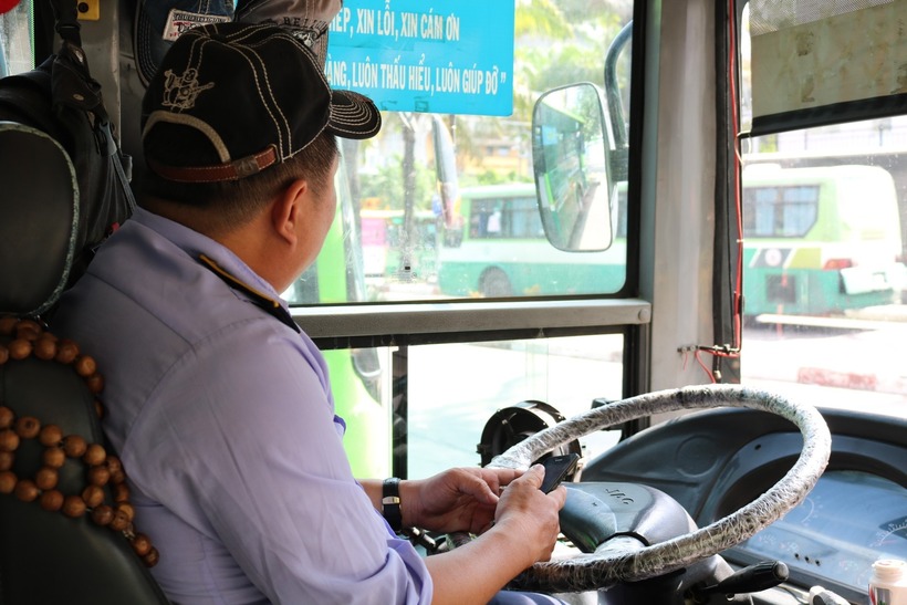 Từ năm 2025, lái xe kinh doanh vận tải, xe ô tô chở người từ 8 chỗ trở lên không lái xe quá 10 giờ/ ngày và quá 48 giờ/ tuần. Ảnh minh họa
