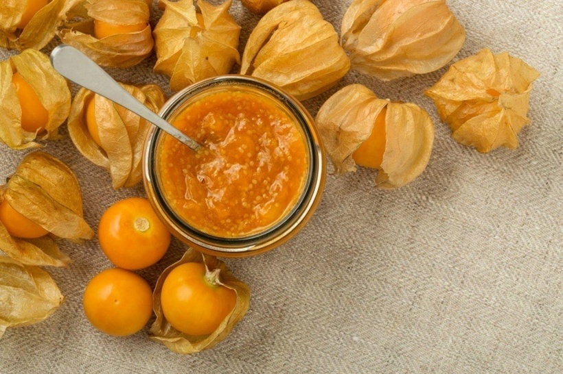 Quả tầm bóp có kích cỡ nhỏ, hình dáng bên ngoài khiến nhiều người liên tưởng tới chiếc lồng đèn. Nó có vị ngọt hấp dẫn, nhân bên trong màu vàng cam đẹp mắt. Ảnh minh họa