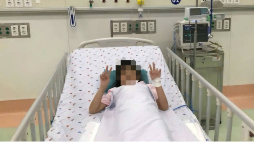 Bệnh nhi hiện tỉnh táo, hồng hào, ăn uống được, dự kiến xuất viện vào cuối tuần này. Ảnh: Giáo Dục và Thời Đại