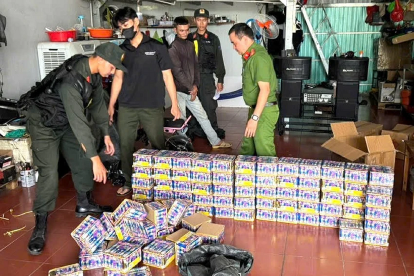 Số lượng lớn pháo nổ trái phép bị phát hiện tại nhà Đỗ Văn T..Ảnh: PLO