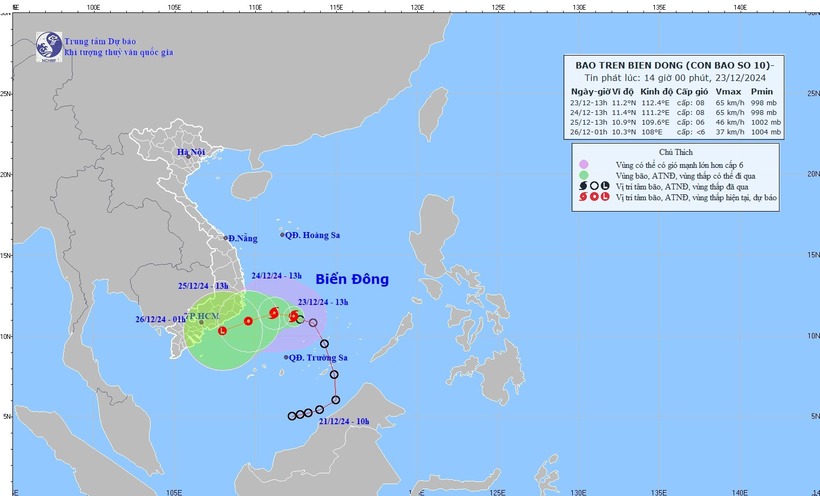 Bão số 10 giật cấp 10 đang hoạt động trên biển Đông, di chuyển theo hướng tây tây bắc với tốc độ 5 - 10km/h. Nguồn: NCHMF