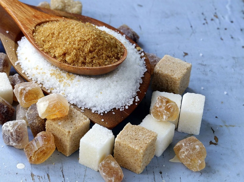 Đường thường gây tăng và giảm nhanh lượng glucose trong máu, dẫn đến mệt mỏi.