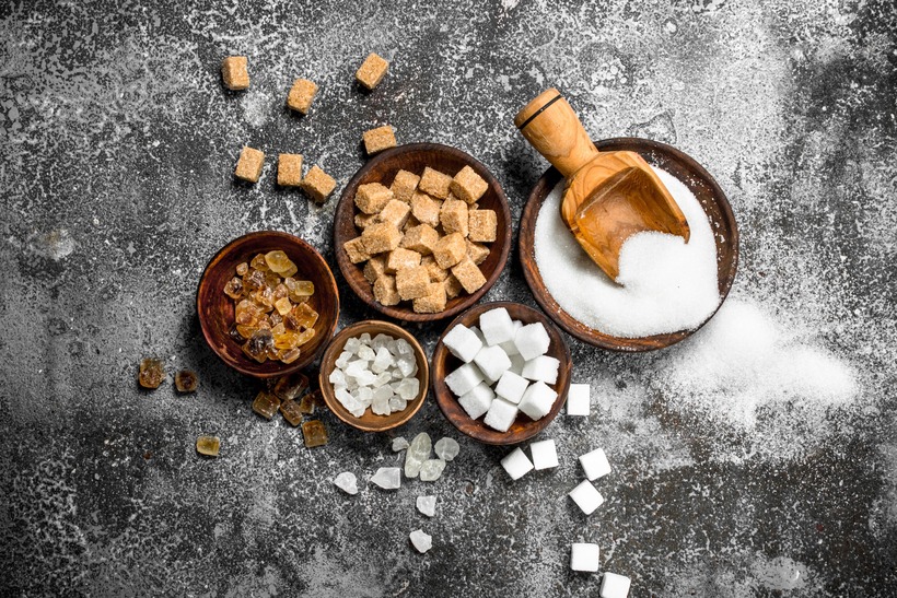 Giảm hoặc loại bỏ đường bổ sung giúp cắt giảm tổng lượng calo, từ đó hỗ trợ giảm cân hiệu quả.