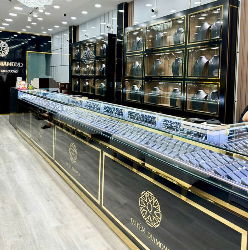 Những mẫu trang sức kim cương lấp lánh tại Quyên Diamond.