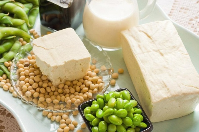 Đậu nành được mệnh danh là "thịt không xương" bởi hàm lượng protein dồi dào cùng với nhiều dưỡng chất thiết yếu khác.