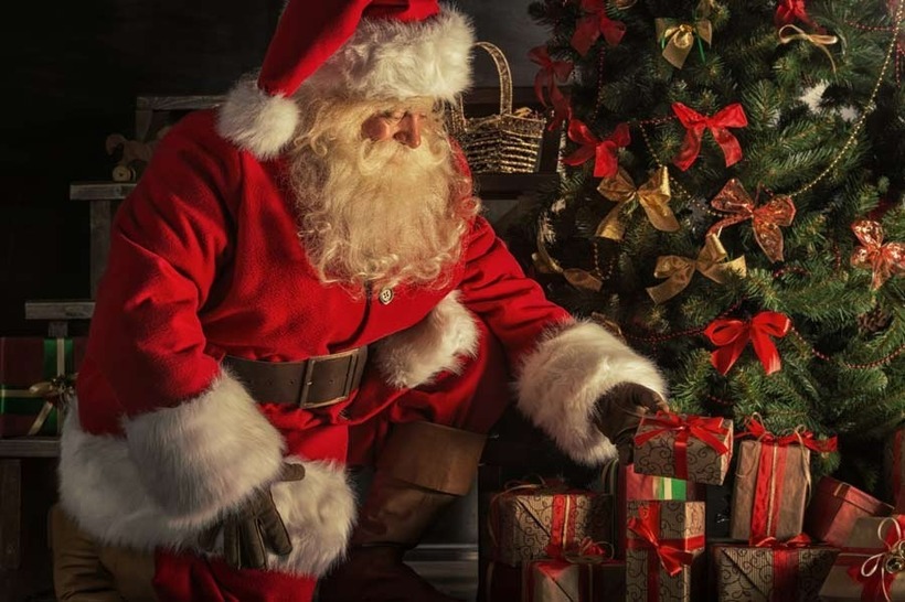 Nguyên mẫu của ông già Noel được cho là Thánh Nicholas, một giám mục sống ở Myra, nay thuộc Thổ Nhĩ Kỳ vào thế kỷ III và IV.