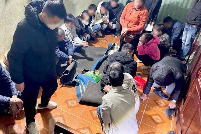 Hiện trường vụ đánh bạc tại TP Uông Bí, tỉnh Quảng Ninh. Ảnh: Công an Uông Bí