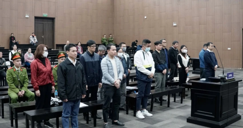 Các bị cáo trong phiên tòa xét xử ngày 24/12. (Ảnh: Bùi Trang)