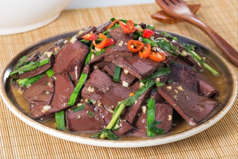 Cứ mỗi 100g tiết lợn chiếm tới 16g protein, cao hơn thịt bò và thịt lợn. Ảnh minh họa