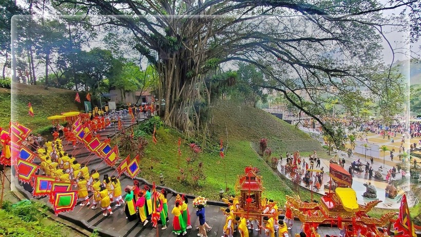 Cây đa cổ thụ được công nhân là Cây di sản Việt Nam càng làm tăng thêm giá trị lịch sử, văn hóa và môi trường của khu di tích lịch sử đền Thượng - một trong những điểm du lịch tâm linh của Lào Cai thu hút nhiều du khách thập phương.