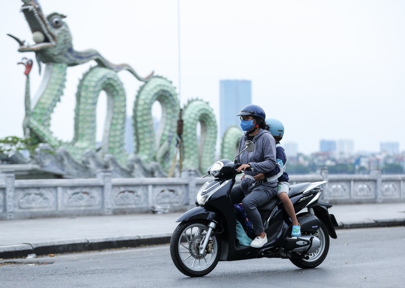 Tại Hà Nội trời rét, nhiệt độ thấp nhất trong đợt không khí lạnh này phổ biến 12-15 độ. Ảnh minh họa: Báo Thanh niên.