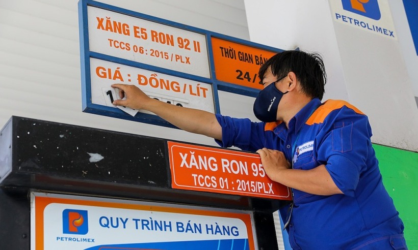 Theo dự báo, chiều 26/12, giá xăng dầu trong nước sẽ giảm, mức giảm khoảng 100-500 đồng/lít. Ảnh minh họa