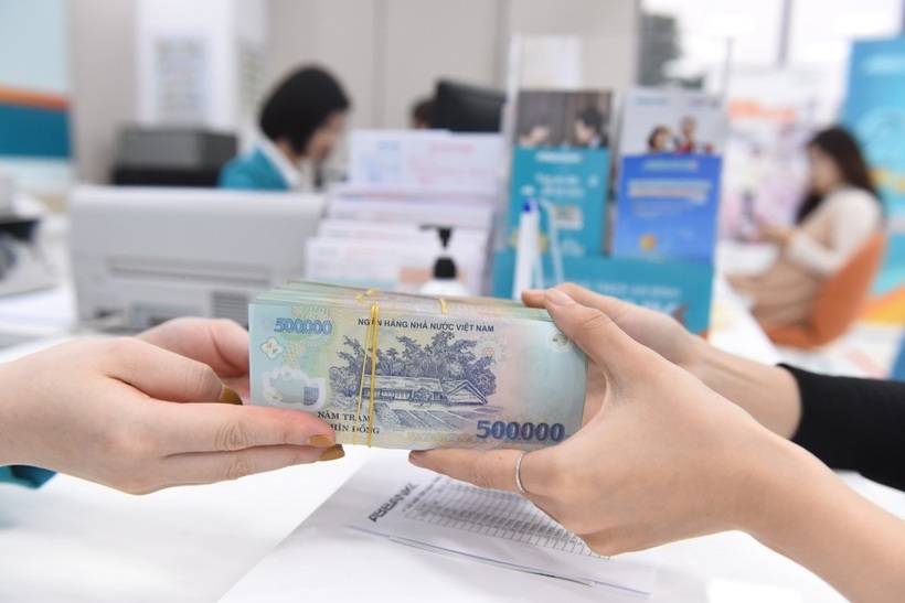 Các ngân hàng triển khai nhiều hình thức gửi tiết kiệm có kỳ hạn. Ảnh minh họa
