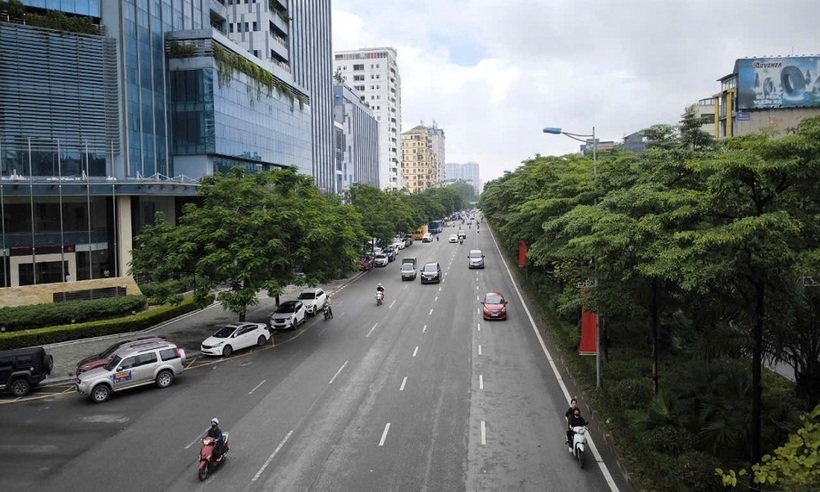 Hà Nội hiện có khoảng hơn 1,8 triệu cây xanh đô thị, nhưng đã bị giảm đi đáng kể sau khi các cơn bão càn quét trong năm 2024.