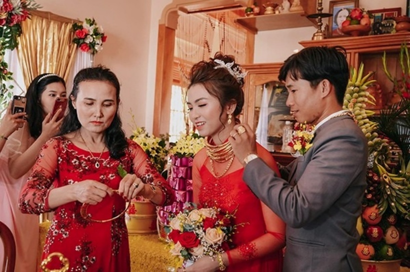 Những cô dâu "số hưởng": Cô dâu từng nhận 14 cây vàng, sổ đỏ 4 tỷ đồng trong đám cưới hiện ra sao? - 2