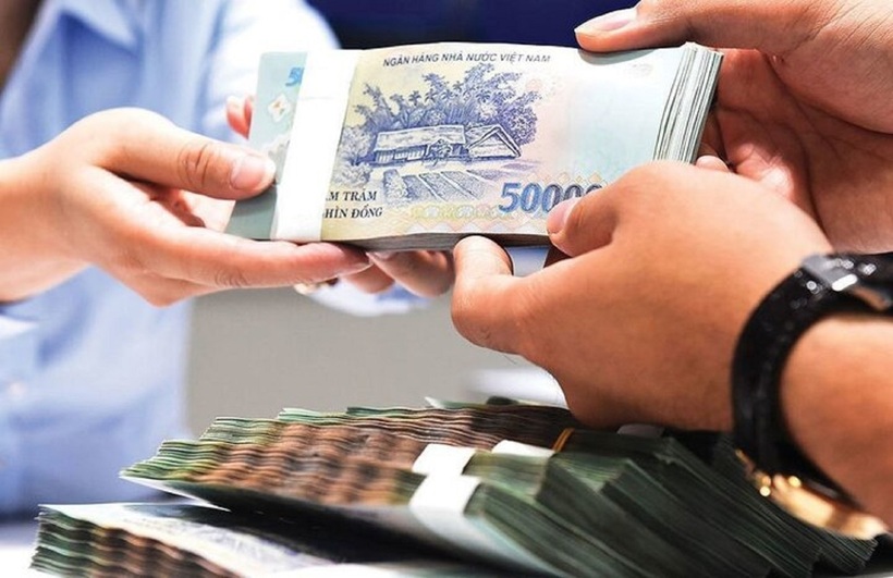 Gửi tiền tiết kiệm là một hình thức đầu tư sinh lời. Trong khi đó, mua bảo hiểm là hình thức để phòng rủi ro.