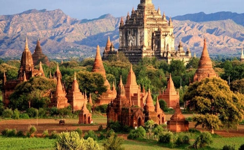 Cảnh quan thiên nhiên tại Myanmar độc đáo không kém khi xen kẽ giữa rừng cây xanh mát là biết bao công trình kiến trúc kỳ vĩ.