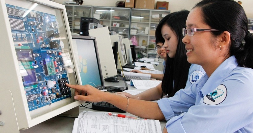Với vai trò quan trọng và nhu cầu cao, các kỹ sư thiết kế vi mạch được hưởng mức lương vô cùng hấp dẫn và nhiều đãi ngộ tốt. Ảnh minh họa