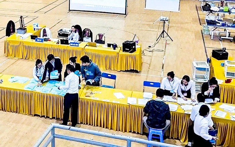 Phiên đấu giá 36 lô đất vào tháng 11/2024 tại huyện Sóc Sơn. (Ảnh: Tuổi trẻ)