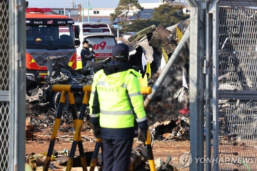 Chỉ có hai người được cho sống sót trong số 181 người có mặt trên máy bay. (Ảnh: Yonhap)