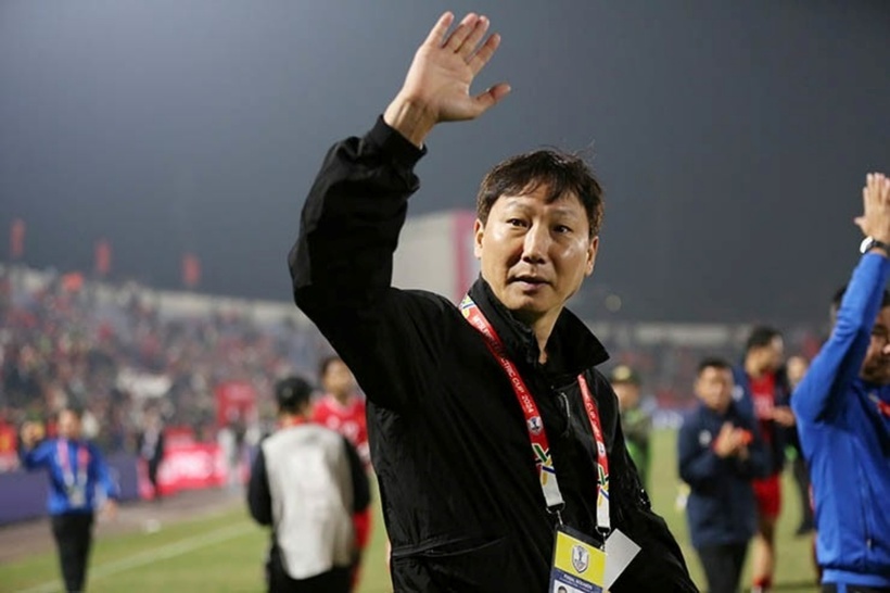 HLV Kim Sang-sik được báo chí Hàn Quốc khen ngợi.