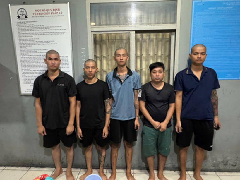 Nhóm đối tượng tại cơ quan công an. Ảnh: Công an TP.HCM