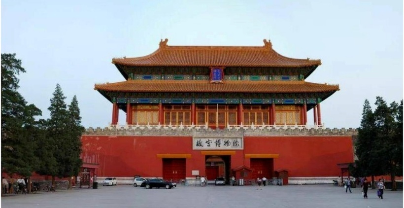 Bảo tàng Cố Cung trao cho Hà Cương số tiền gần 1 tỷ đồng để giúp anh vượt qua khó khăn. Ảnh: Sohu