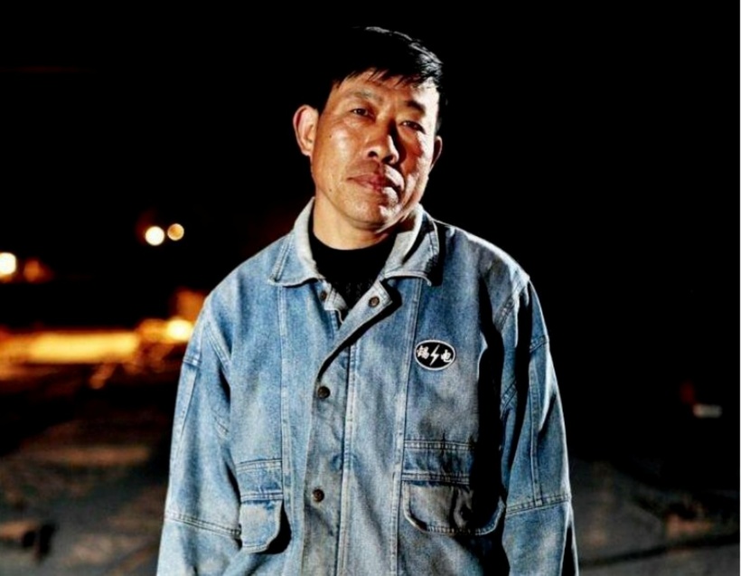 Chân dung anh nông dân tìm thấy kho báu quý. Ảnh: Sohu