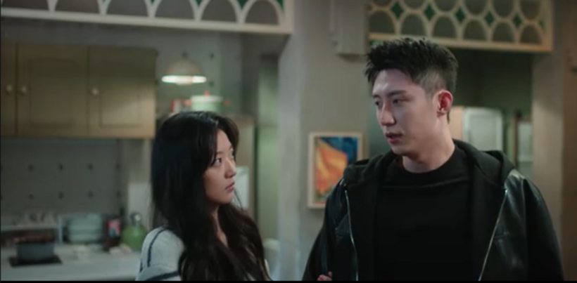 Lục Yên an ủi Giang Thành Ngật.