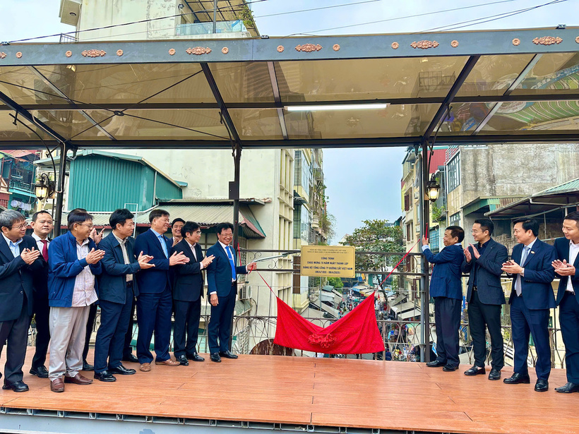 Lễ gắn biển Công trình “Sửa chữa, cải tạo ke ga Long Biên, tuyến đường sắt Hà Nội - Đồng Đăng