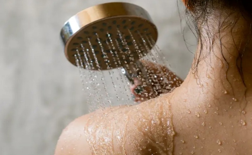 Các tia nước ở vòi hoa sen có tác dụng kích thích huyệt đạo, tăng khả năng tuần hoàn máu.