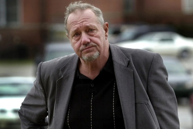 Jack Whittaker dần trở nên mất kiểm soát, nghiện rượu và cờ bạc.