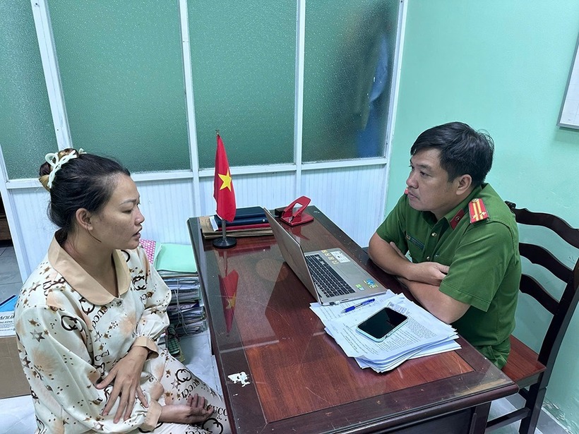 Nguyễn Thùy Trang tại cơ quan công an. Ảnh: Vietnamnet.
