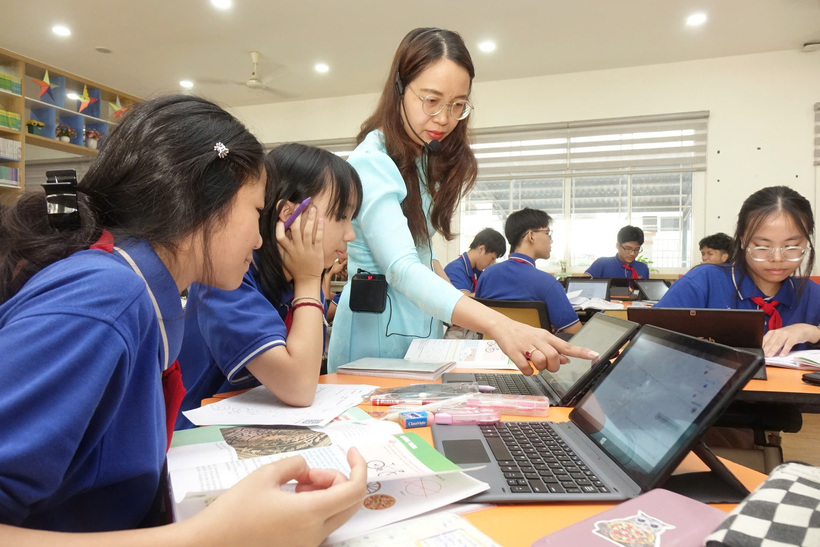 Học sinh Trường THCS Trần Quốc Toản 1, TP.Thủ Đức, TP.HCM học tại Thư viện thông minh. (Ảnh: Tuổi trẻ)