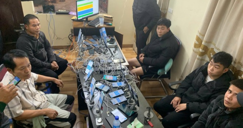Cơ quan công an bắt giữ các đối tượng đang thực hiện hoạt động tội phạm. (Ảnh: CACC)