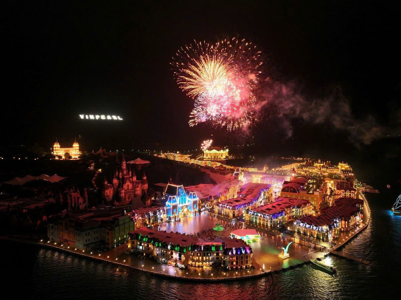 Gần 1 triệu khách đón năm mới 2025 tại các “điểm cầu” Vingroup - 12