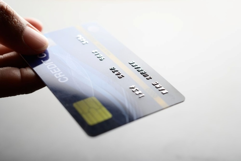 Thẻ ATM không chỉ dùng để rút tiền mà còn chứa nhiều thông tin cá nhân quan trọng.