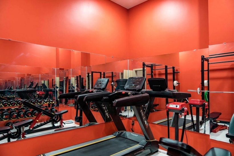 Là người chăm chỉ tập luyện, nam diễn viên thiết kế hẳn một không gian làm phòng gym.