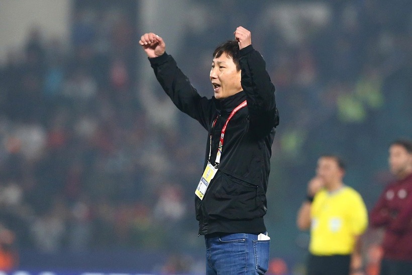 HLV Kim Sang Sik đặt mục tiêu cùng đội tuyển Việt Nam giành ngôi vô địch AFF Cup 2024. Ảnh: Tuổi Trẻ Online