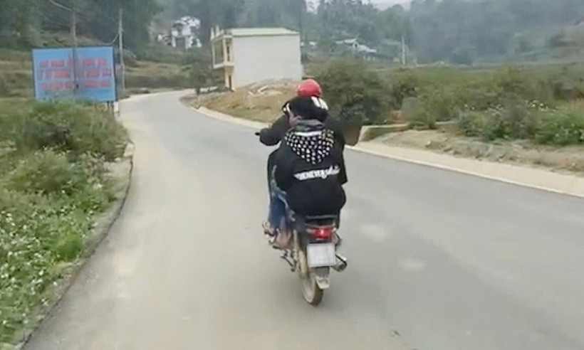 Hành vi vi phạm trật tự, an toàn giao thông của Cư Văn X.(Ảnh cắt từ clip)