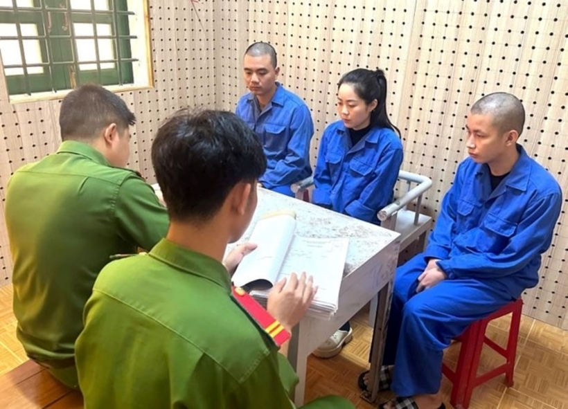 Nhóm đối tượng tại cơ quan điều tra. Ảnh: Lao Động