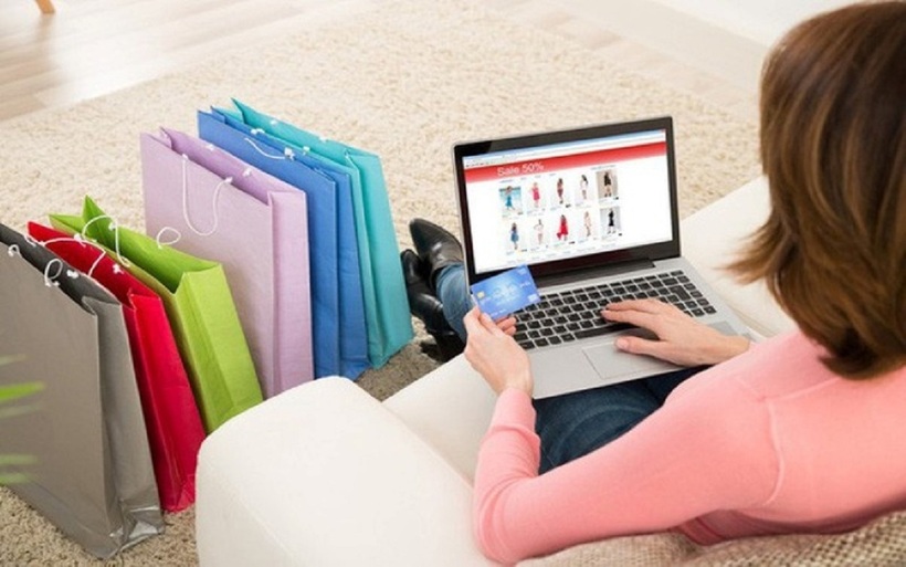 Mua sắm trực tuyến ngày càng trở nên phổ biến nhờ sự tiện lợi và đa dạng sản phẩm.