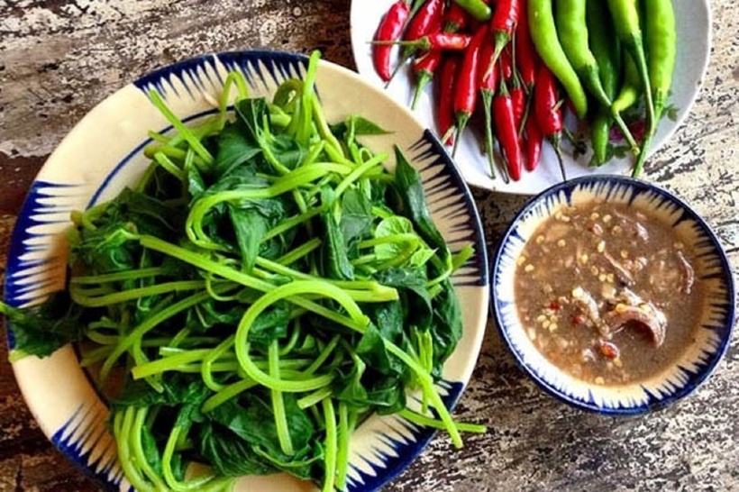 Rau lang là một món rau dân dã, quen thuộc trong bữa ăn của nhiều gia đình.