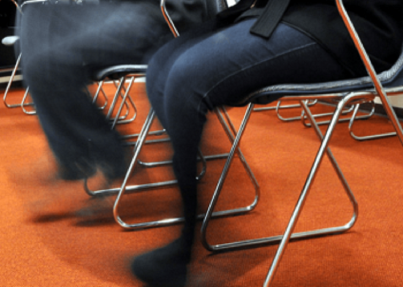 Một số bài tập tại chỗ có thể giúp hỗ trợ cải thiện tình trạng run chân tay