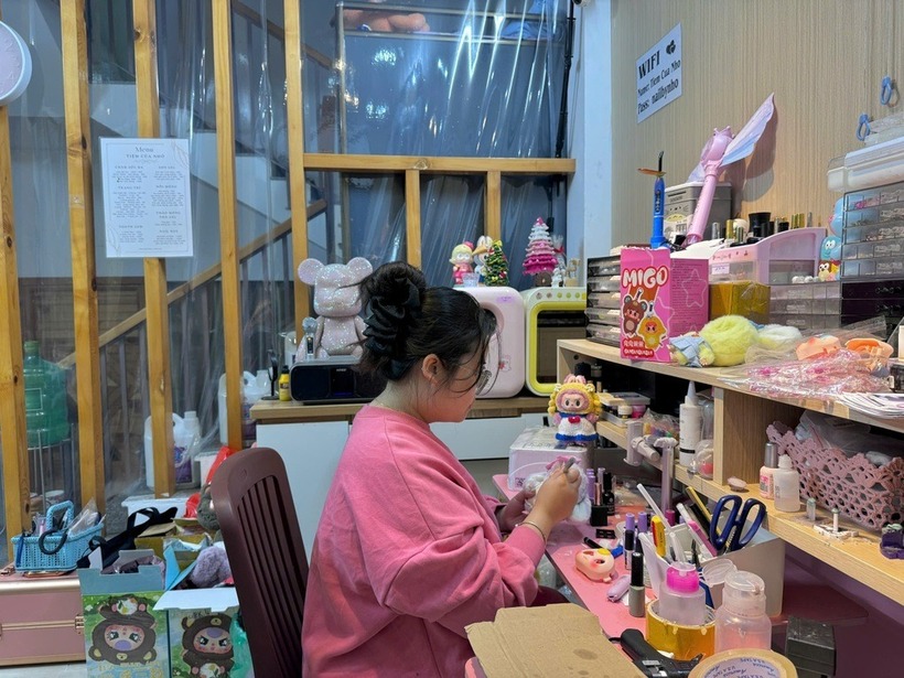 Chị Phạm Thu Thủy (25 tuổi, chủ tiệm Nail By Nho trên đường Ông Ích Khiêm, quận Hải Châu, TP Đà Nẵng). Ảnh: Báo Dân trí.